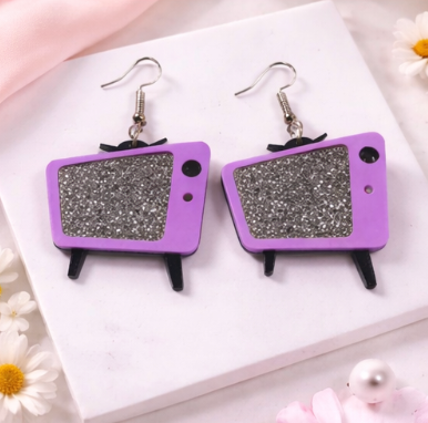 Retro TV acrylic earrings with glitter screen in mauve on a neutral background